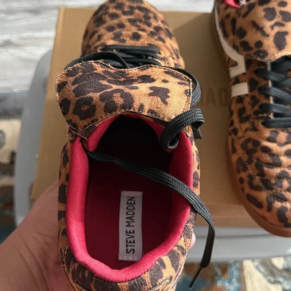 Steve Madden Madrid Leopard Print Sneakers with Black Laces. Size 10 - Picture 13 of 14
